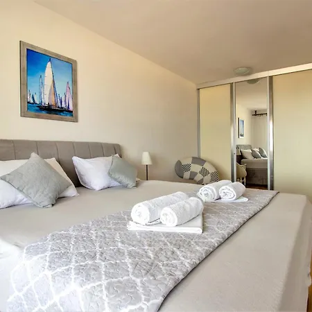 Znjan Sea View 2&2 Guest شقة