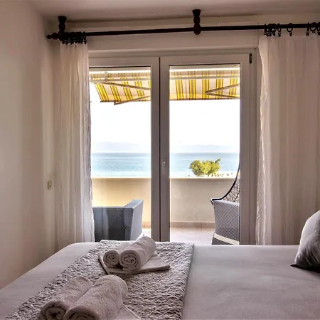 Апартаменты Znjan Sea View 2&2 Guest *
